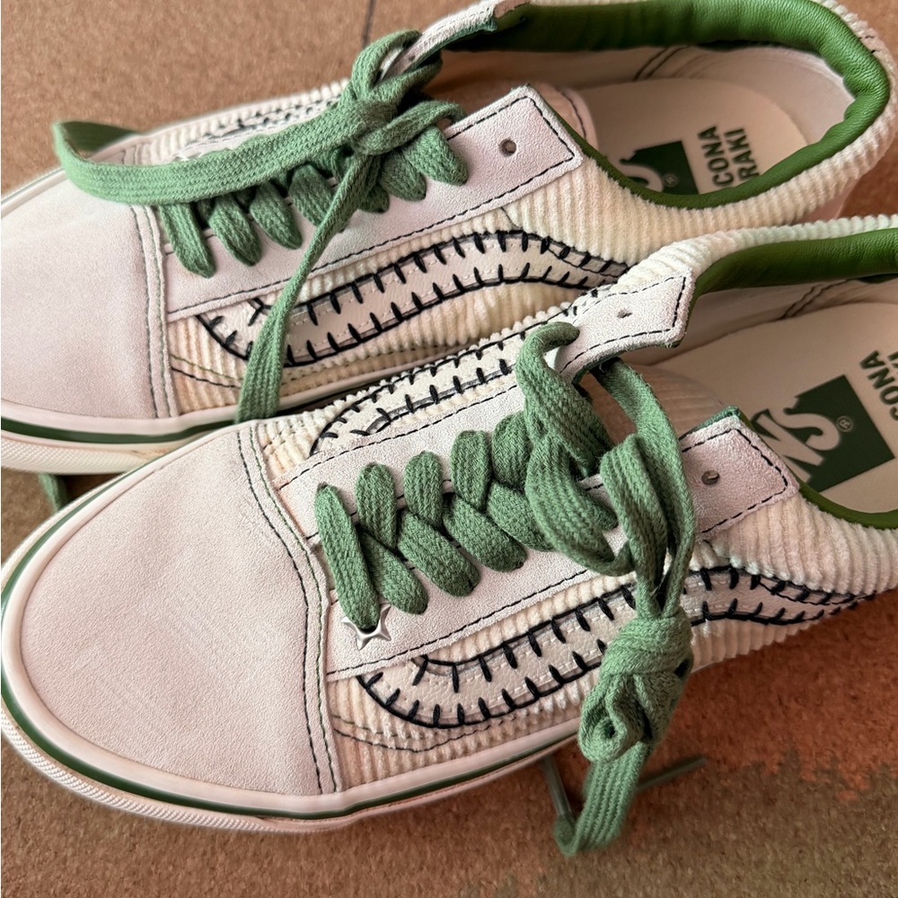 Vans limited edition shoes - Picture 3 of 7